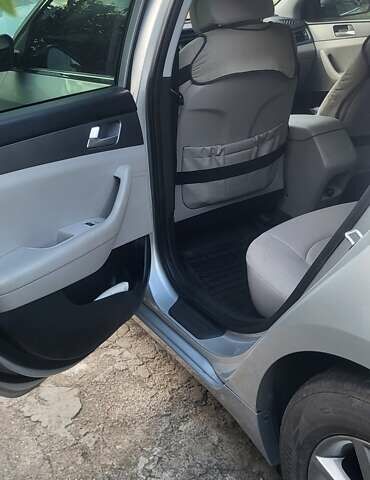 Серый Хендай Соната, объемом двигателя 2.36 л и пробегом 106 тыс. км за 11000 $, фото 11 на Automoto.ua