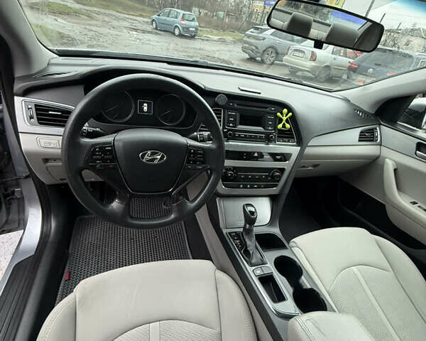 Сірий Хендай Соната, об'ємом двигуна 2.36 л та пробігом 160 тис. км за 9500 $, фото 9 на Automoto.ua