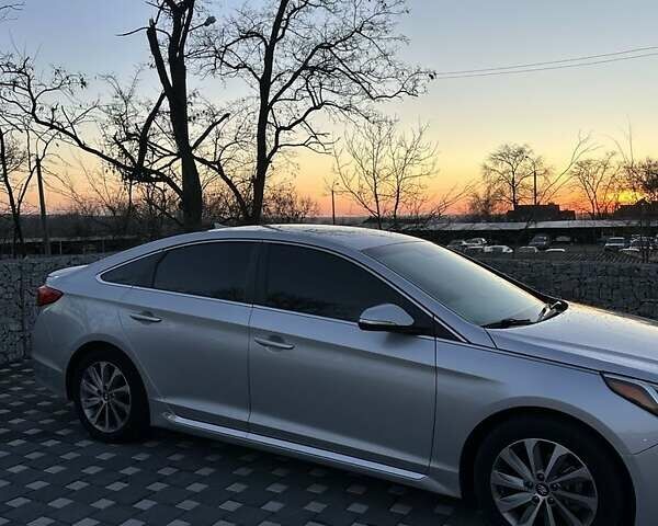 Серый Хендай Соната, объемом двигателя 2.4 л и пробегом 120 тыс. км за 10000 $, фото 2 на Automoto.ua