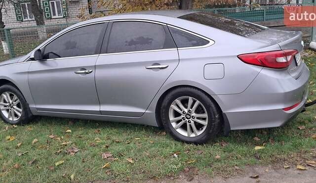 Серый Хендай Соната, объемом двигателя 2 л и пробегом 250 тыс. км за 10000 $, фото 1 на Automoto.ua