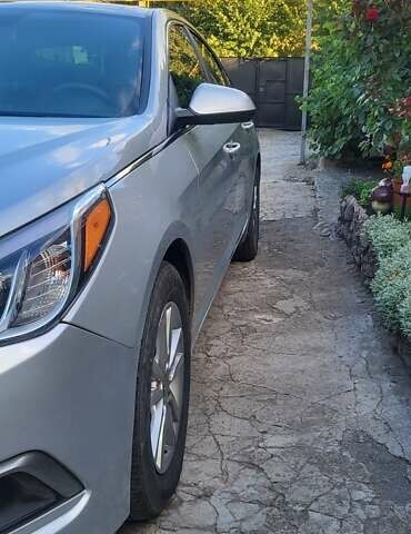 Серый Хендай Соната, объемом двигателя 2.36 л и пробегом 106 тыс. км за 11000 $, фото 2 на Automoto.ua