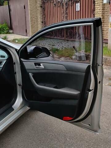 Сірий Хендай Соната, об'ємом двигуна 2 л та пробігом 186 тис. км за 10500 $, фото 19 на Automoto.ua