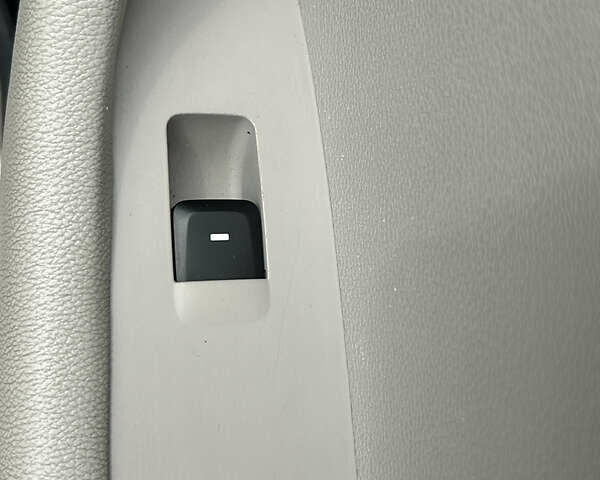 Сірий Хендай Соната, об'ємом двигуна 2.36 л та пробігом 170 тис. км за 9999 $, фото 27 на Automoto.ua