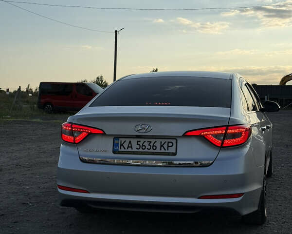 Сірий Хендай Соната, об'ємом двигуна 2 л та пробігом 330 тис. км за 10800 $, фото 9 на Automoto.ua