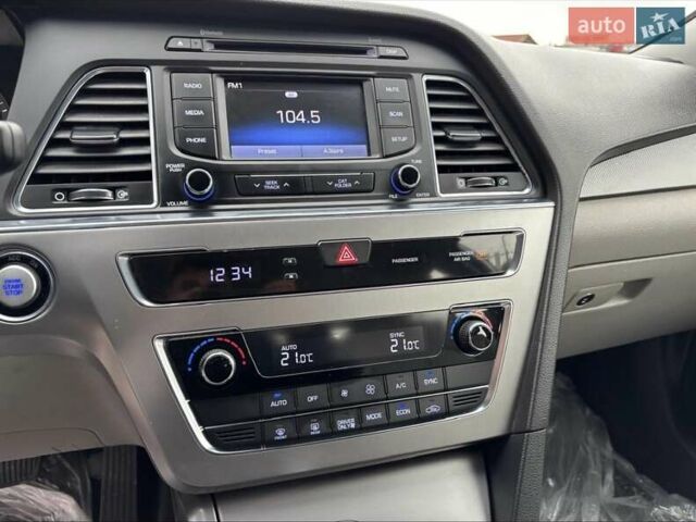 Серый Хендай Соната, объемом двигателя 2 л и пробегом 114 тыс. км за 13900 $, фото 13 на Automoto.ua