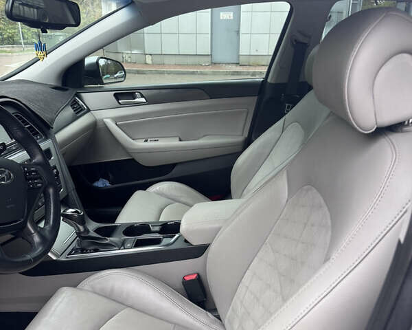 Хендай Соната 2015 в Киеве на Automoto.ua Серый Хендай Соната, объемом двигателя 2.36 л и пробегом 160 тыс. км за 10000 $, фото 13 на Automoto.ua