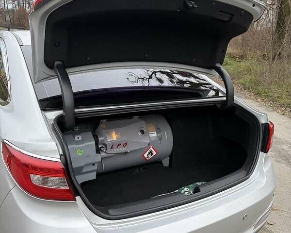 Серый Хендай Соната, объемом двигателя 2 л и пробегом 385 тыс. км за 9000 $, фото 3 на Automoto.ua