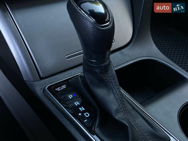 Серый Хендай Соната, объемом двигателя 2.36 л и пробегом 178 тыс. км за 11599 $, фото 13 на Automoto.ua