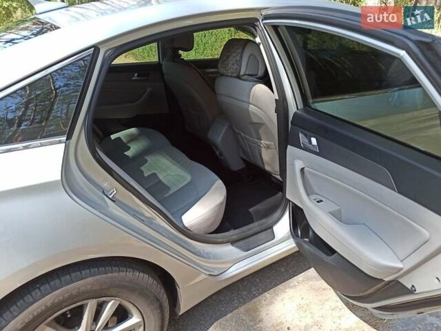 Серый Хендай Соната, объемом двигателя 2.36 л и пробегом 280 тыс. км за 8500 $, фото 12 на Automoto.ua