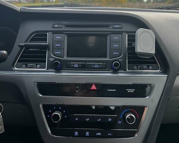 Сірий Хендай Соната, об'ємом двигуна 2.4 л та пробігом 184 тис. км за 10700 $, фото 52 на Automoto.ua