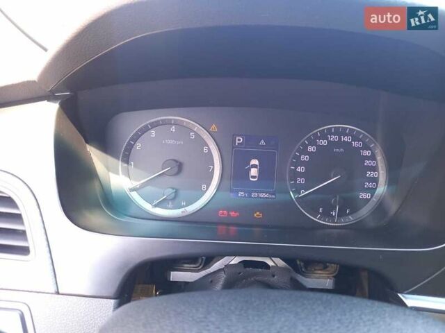 Сірий Хендай Соната, об'ємом двигуна 2 л та пробігом 231 тис. км за 8900 $, фото 26 на Automoto.ua