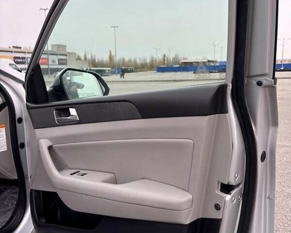 Серый Хендай Соната, объемом двигателя 2 л и пробегом 114 тыс. км за 13900 $, фото 20 на Automoto.ua