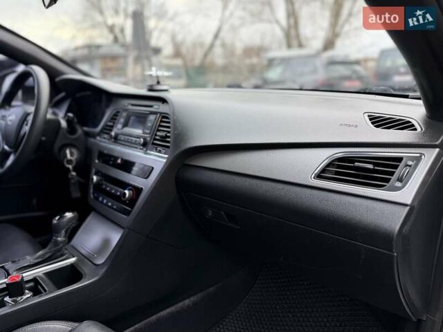 Сірий Хендай Соната, об'ємом двигуна 2 л та пробігом 275 тис. км за 8400 $, фото 24 на Automoto.ua