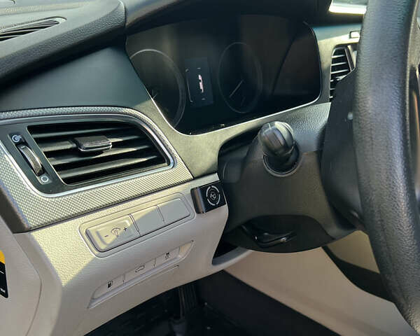 Серый Хендай Соната, объемом двигателя 2.36 л и пробегом 174 тыс. км за 10600 $, фото 22 на Automoto.ua