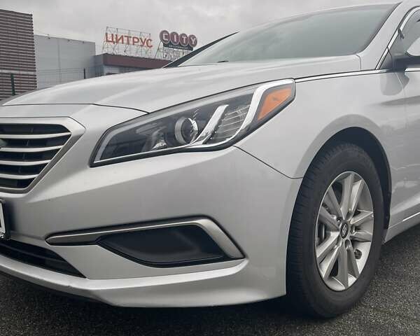 Сірий Хендай Соната, об'ємом двигуна 2.36 л та пробігом 148 тис. км за 8900 $, фото 2 на Automoto.ua