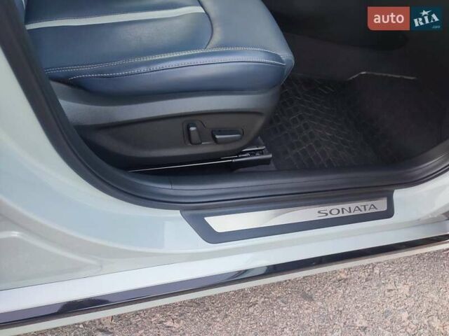 Сірий Хендай Соната, об'ємом двигуна 2 л та пробігом 39 тис. км за 17800 $, фото 13 на Automoto.ua