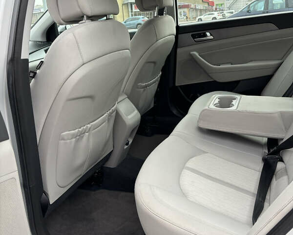 Хендай Соната 2015 в Харькове на Automoto.ua Серый Хендай Соната, объемом двигателя 2 л и пробегом 114 тыс. км за 14200 $, фото 16 на Automoto.ua