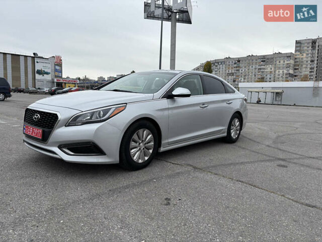 Хендай Соната 2015 в Харькове на Automoto.ua Серый Хендай Соната, объемом двигателя 2 л и пробегом 114 тыс. км за 14200 $, фото 10 на Automoto.ua
