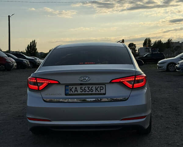 Сірий Хендай Соната, об'ємом двигуна 2 л та пробігом 330 тис. км за 10800 $, фото 10 на Automoto.ua