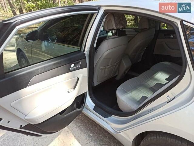 Серый Хендай Соната, объемом двигателя 2.36 л и пробегом 280 тыс. км за 8500 $, фото 18 на Automoto.ua