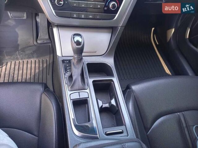 Серый Хендай Соната, объемом двигателя 2 л и пробегом 231 тыс. км за 9100 $, фото 25 на Automoto.ua
