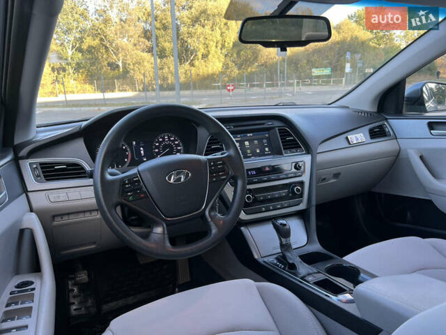 Сірий Хендай Соната, об'ємом двигуна 2.36 л та пробігом 122 тис. км за 10499 $, фото 11 на Automoto.ua