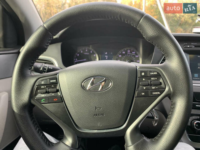 Серый Хендай Соната, объемом двигателя 2.36 л и пробегом 40 тыс. км за 11800 $, фото 27 на Automoto.ua