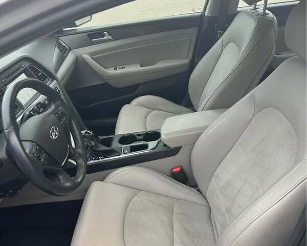 Серый Хендай Соната, объемом двигателя 2.36 л и пробегом 140 тыс. км за 14200 $, фото 16 на Automoto.ua