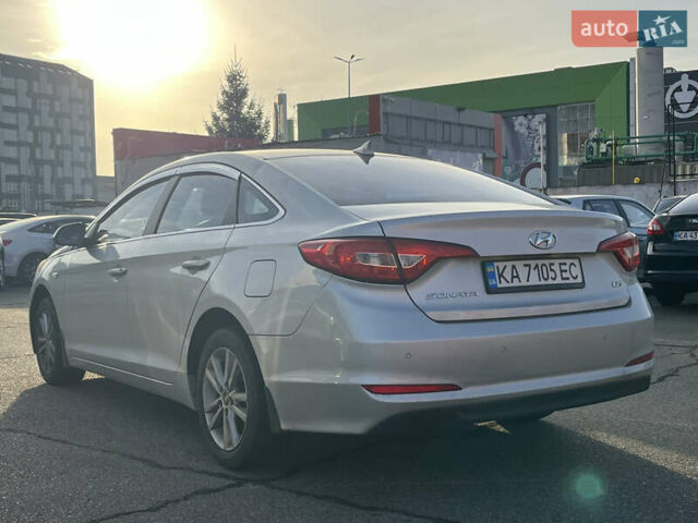 Серый Хендай Соната, объемом двигателя 2 л и пробегом 266 тыс. км за 9750 $, фото 3 на Automoto.ua