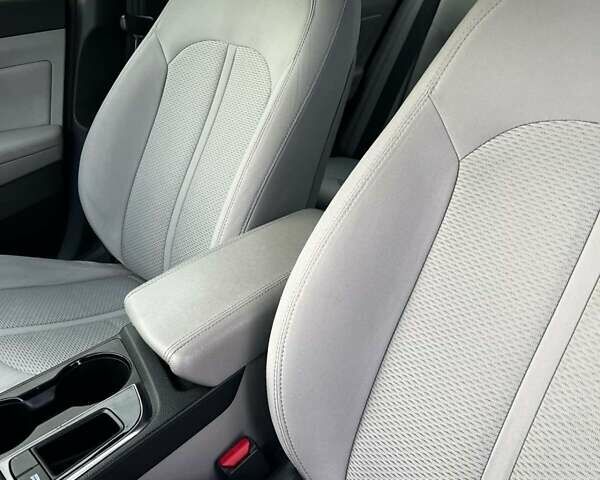 Сірий Хендай Соната, об'ємом двигуна 2.4 л та пробігом 184 тис. км за 10700 $, фото 32 на Automoto.ua