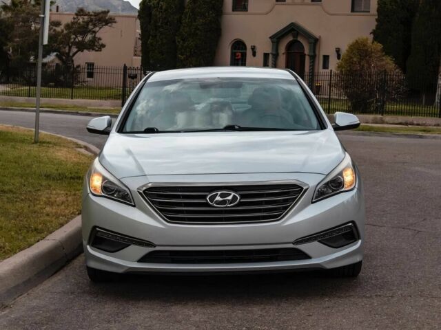 Серый Хендай Соната, объемом двигателя 2.4 л и пробегом 76 тыс. км за 5700 $, фото 1 на Automoto.ua