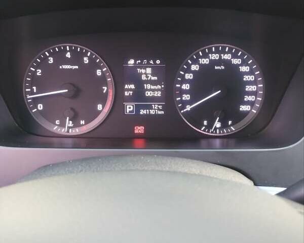 Серый Хендай Соната, объемом двигателя 2 л и пробегом 241 тыс. км за 12000 $, фото 1 на Automoto.ua