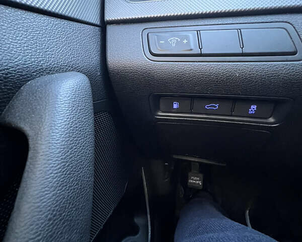 Хендай Соната 2015 в Киеве на Automoto.ua Серый Хендай Соната, объемом двигателя 2 л и пробегом 498 тыс. км за 8600 $, фото 6 на Automoto.ua