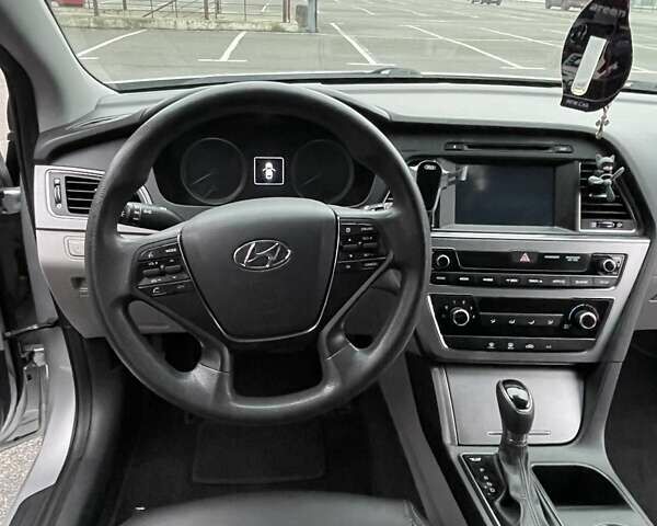 Сірий Хендай Соната, об'ємом двигуна 2.36 л та пробігом 148 тис. км за 8900 $, фото 21 на Automoto.ua