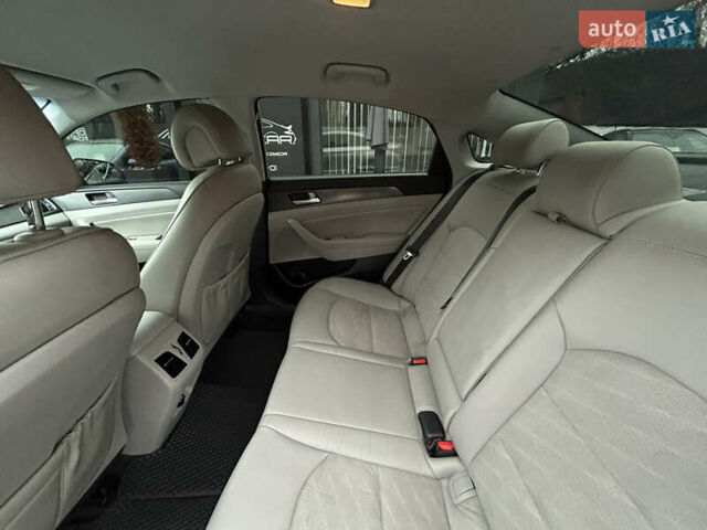 Серый Хендай Соната, объемом двигателя 2.36 л и пробегом 110 тыс. км за 9999 $, фото 25 на Automoto.ua