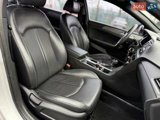 Сірий Хендай Соната, об'ємом двигуна 2 л та пробігом 275 тис. км за 8400 $, фото 23 на Automoto.ua