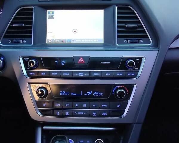 Серый Хендай Соната, объемом двигателя 2 л и пробегом 241 тыс. км за 12000 $, фото 10 на Automoto.ua