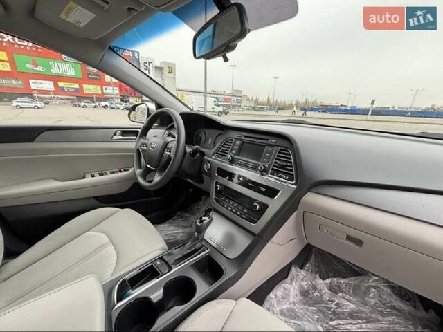 Серый Хендай Соната, объемом двигателя 2 л и пробегом 114 тыс. км за 13900 $, фото 3 на Automoto.ua