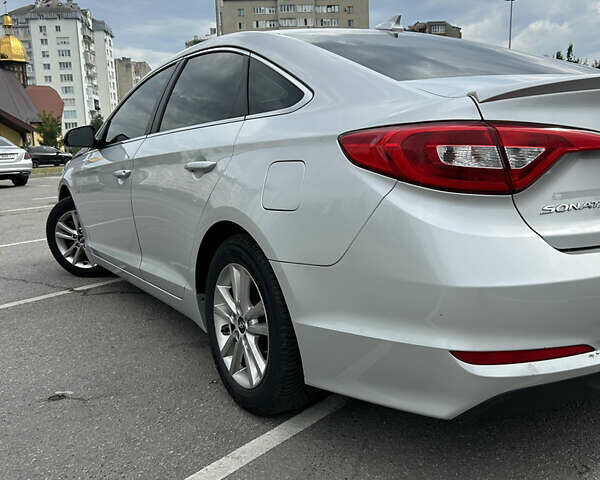 Сірий Хендай Соната, об'ємом двигуна 2.36 л та пробігом 170 тис. км за 9999 $, фото 8 на Automoto.ua