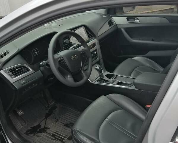 Хендай Соната 2015 в Чернигове на Automoto.ua Серый Хендай Соната, объемом двигателя 2 л и пробегом 253 тыс. км за 10000 $, фото 6 на Automoto.ua