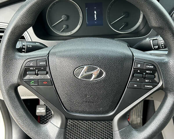 Сірий Хендай Соната, об'ємом двигуна 2.36 л та пробігом 170 тис. км за 9999 $, фото 21 на Automoto.ua