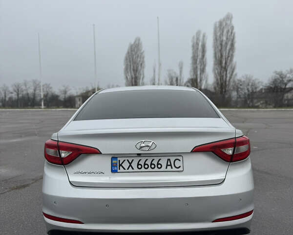 Сірий Хендай Соната, об'ємом двигуна 2 л та пробігом 256 тис. км за 8500 $, фото 1 на Automoto.ua