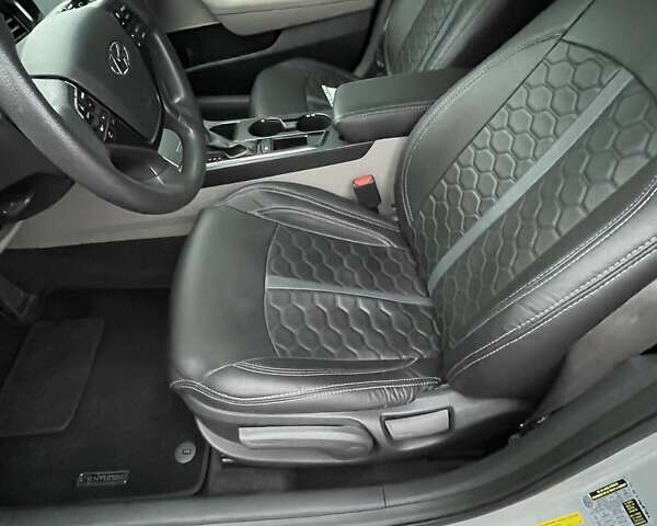 Сірий Хендай Соната, об'ємом двигуна 2.36 л та пробігом 148 тис. км за 8900 $, фото 13 на Automoto.ua