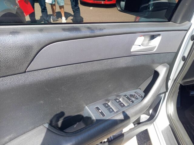 Сірий Хендай Соната, об'ємом двигуна 2 л та пробігом 231 тис. км за 9100 $, фото 21 на Automoto.ua