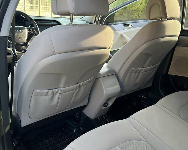 Серый Хендай Соната, объемом двигателя 2.36 л и пробегом 174 тыс. км за 10600 $, фото 29 на Automoto.ua