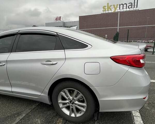 Сірий Хендай Соната, об'ємом двигуна 2.36 л та пробігом 148 тис. км за 8900 $, фото 7 на Automoto.ua