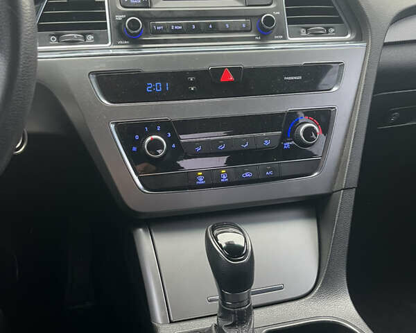 Серый Хендай Соната, объемом двигателя 2 л и пробегом 266 тыс. км за 8750 $, фото 13 на Automoto.ua