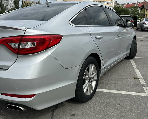 Сірий Хендай Соната, об'ємом двигуна 2.36 л та пробігом 170 тис. км за 9999 $, фото 10 на Automoto.ua