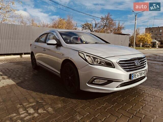 Серый Хендай Соната, объемом двигателя 2 л и пробегом 294 тыс. км за 9300 $, фото 5 на Automoto.ua