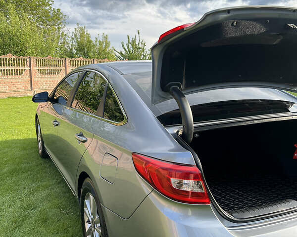 Серый Хендай Соната, объемом двигателя 2.36 л и пробегом 174 тыс. км за 10600 $, фото 15 на Automoto.ua